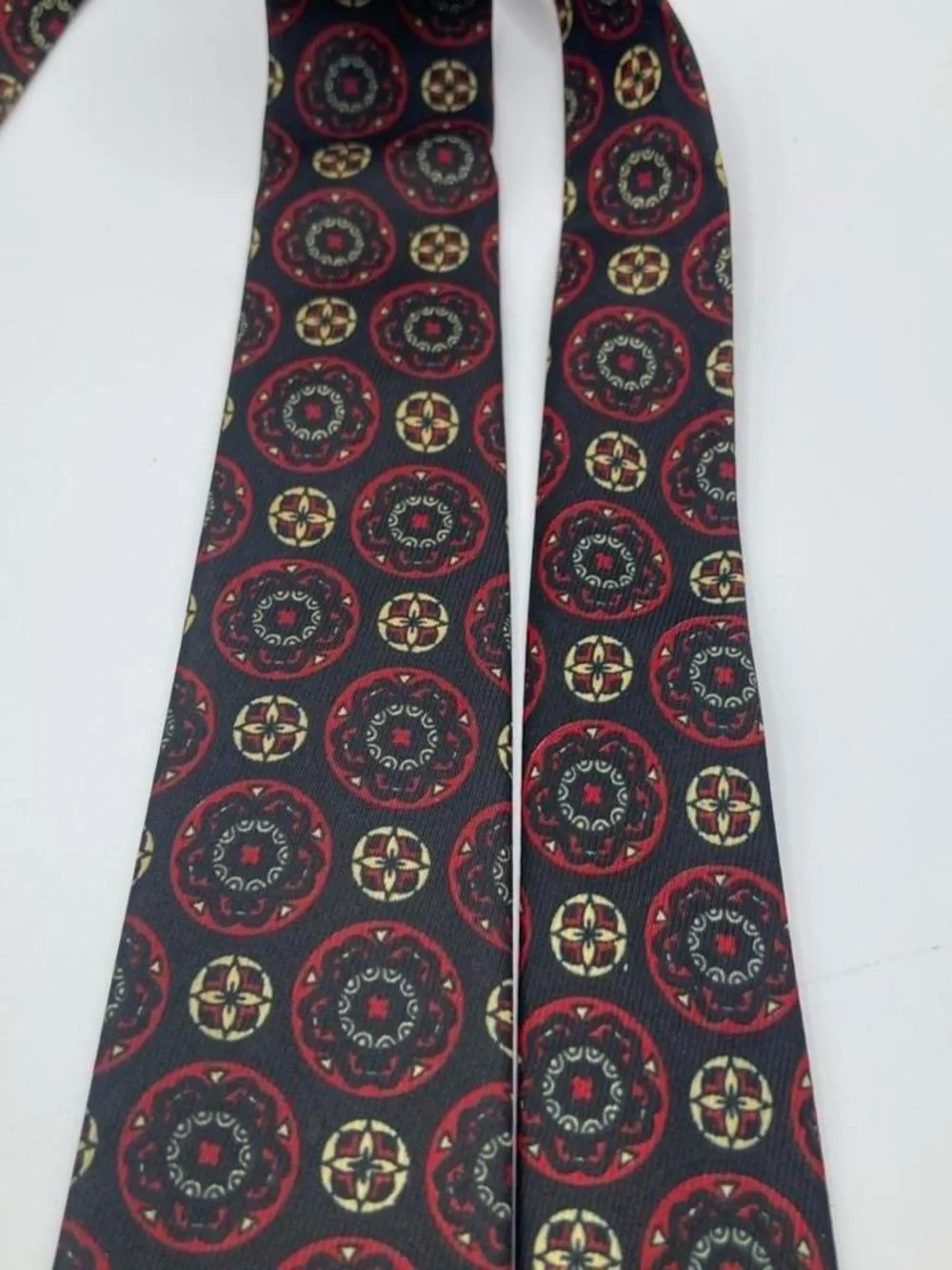 Vintage Metcalf Men's Slim Tie 100% Dacron Polyester Medallion